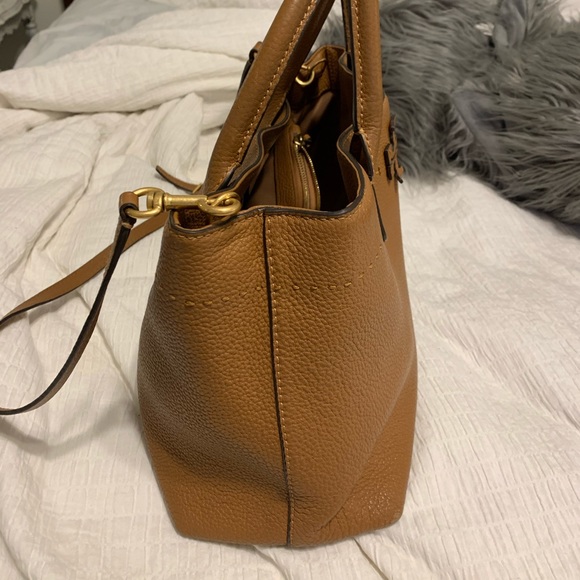 SOLD๐ด Tory Burch McGraw Triple Compartment - Picture 5 of 5